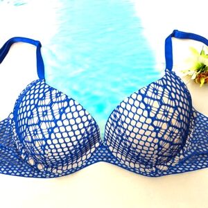 Victoria's Secret Very Sexy Lightly Lined Plunge Bra - 34D